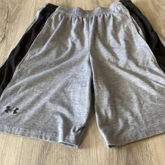 Under  Armour gray athletic shorts size small - Picture 3 of 9